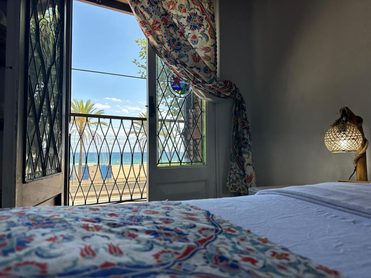 Vilador Beach Hotel Masnou Bagian luar foto